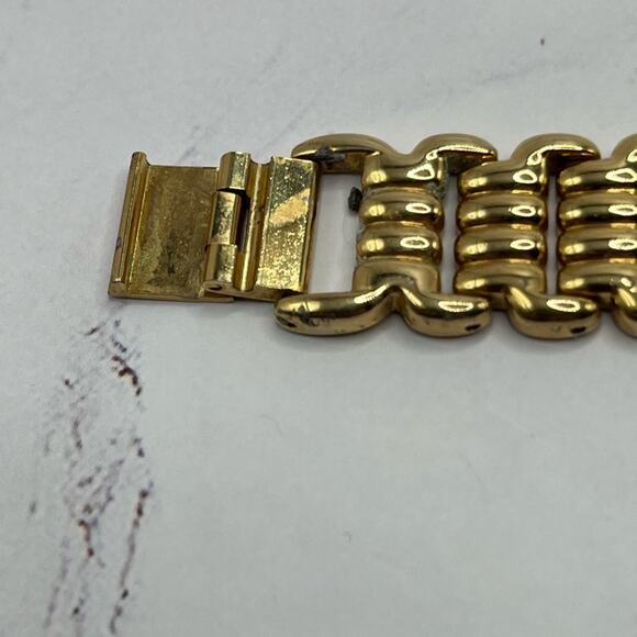 Vintage EJ (Ernest Jones) gold tone and rhinestone watch - Picture 6 of 8